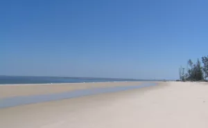 Praia de Pebane, a joia da Zambézia