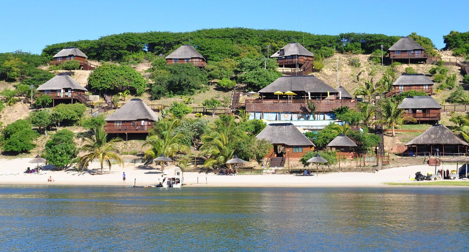 Turismo em colapso: crise em Bilene deixa milhares sem emprego Praia de Bilene 4262115148