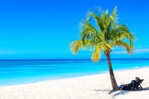 Por que o mar é salgado se é alimentado por rios de água doce?